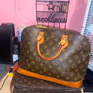 Lv alma monogram